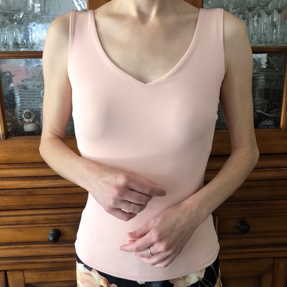 EUC Cache v-neckline top - Picture 1 of 3